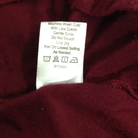JanetChung Maroon Tee Size Medium - Picture 5 of 5